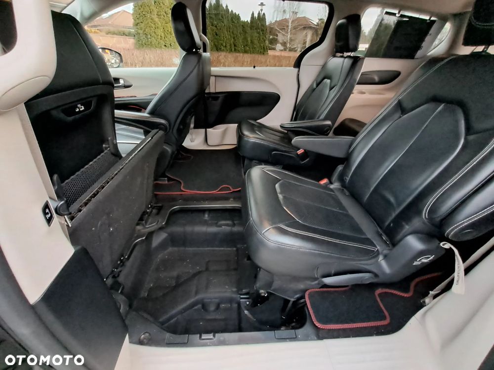 Chrysler Pacifica - 23