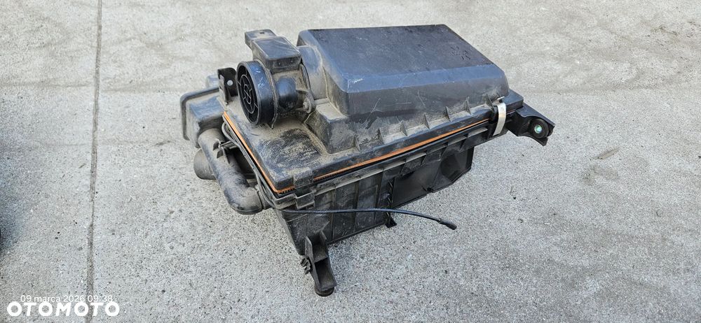 Obudowa filtra powietrza Volvo V40 I Lift 1,8 benzyna 2003r 30887040 - 3