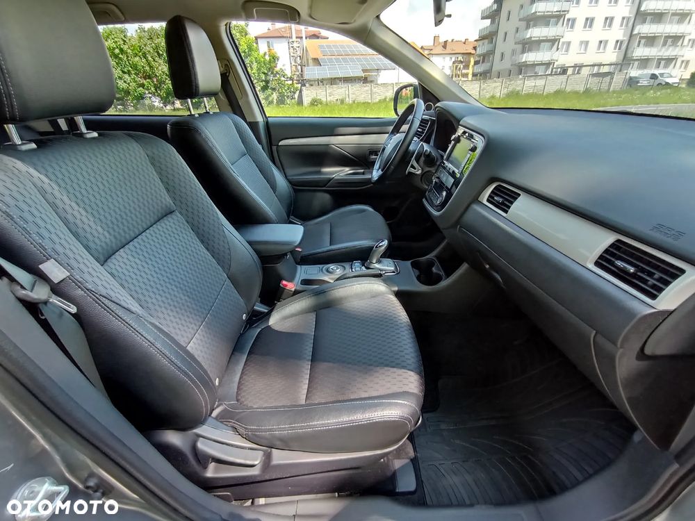 Mitsubishi Outlander 2.0 4WD Top - 22