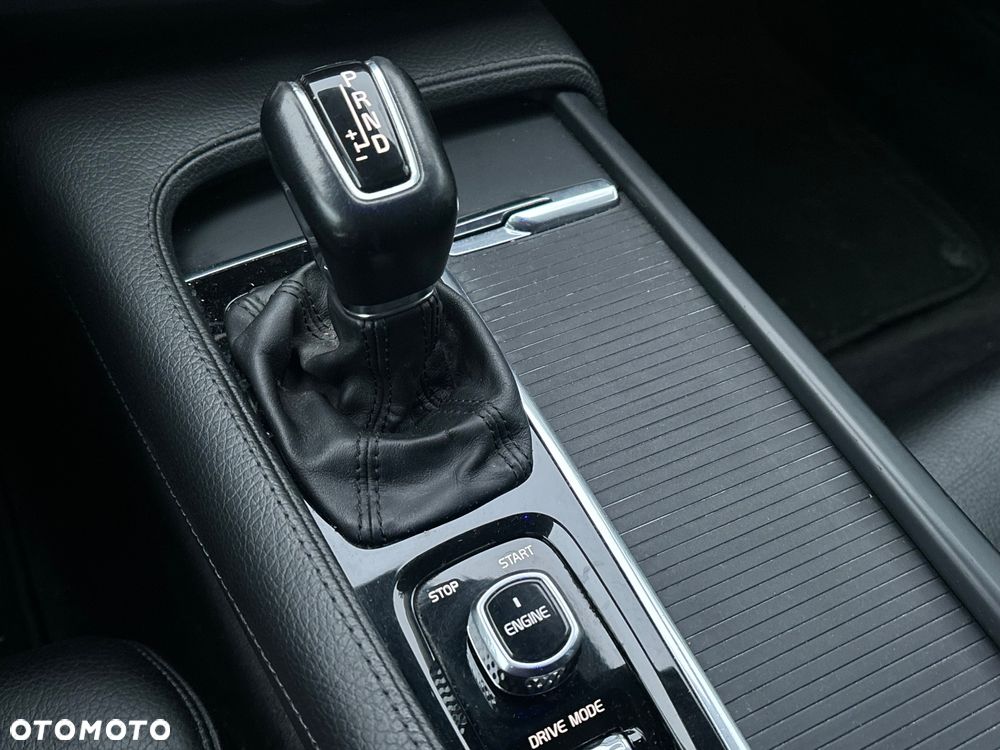 Volvo V90 D5 AWD Geartronic Momentum - 31