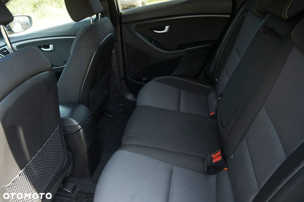 Hyundai i30 blue 1.6 GDI Passion - 23
