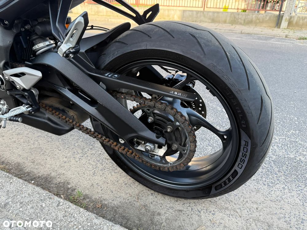 Triumph Street Triple - 16
