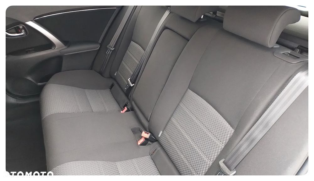 Toyota Avensis Touring Sports 1.8 Business Edition - 16