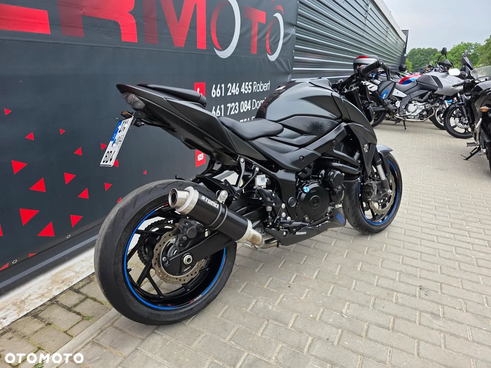 Suzuki GSX - 23