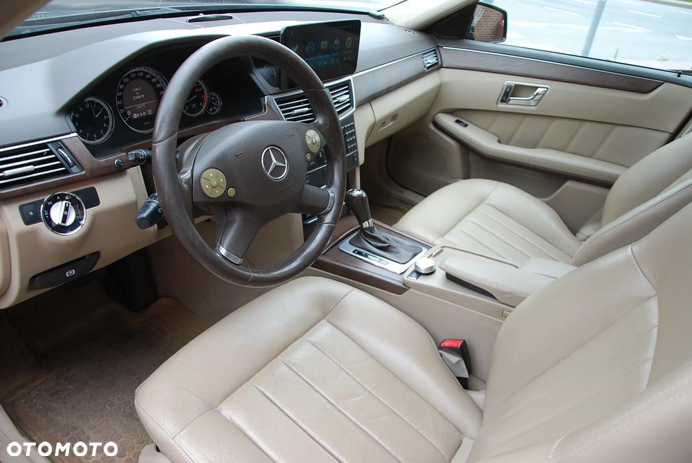 Mercedes-Benz Klasa E ver-200-cgi-blueefficiency-elegance - 9