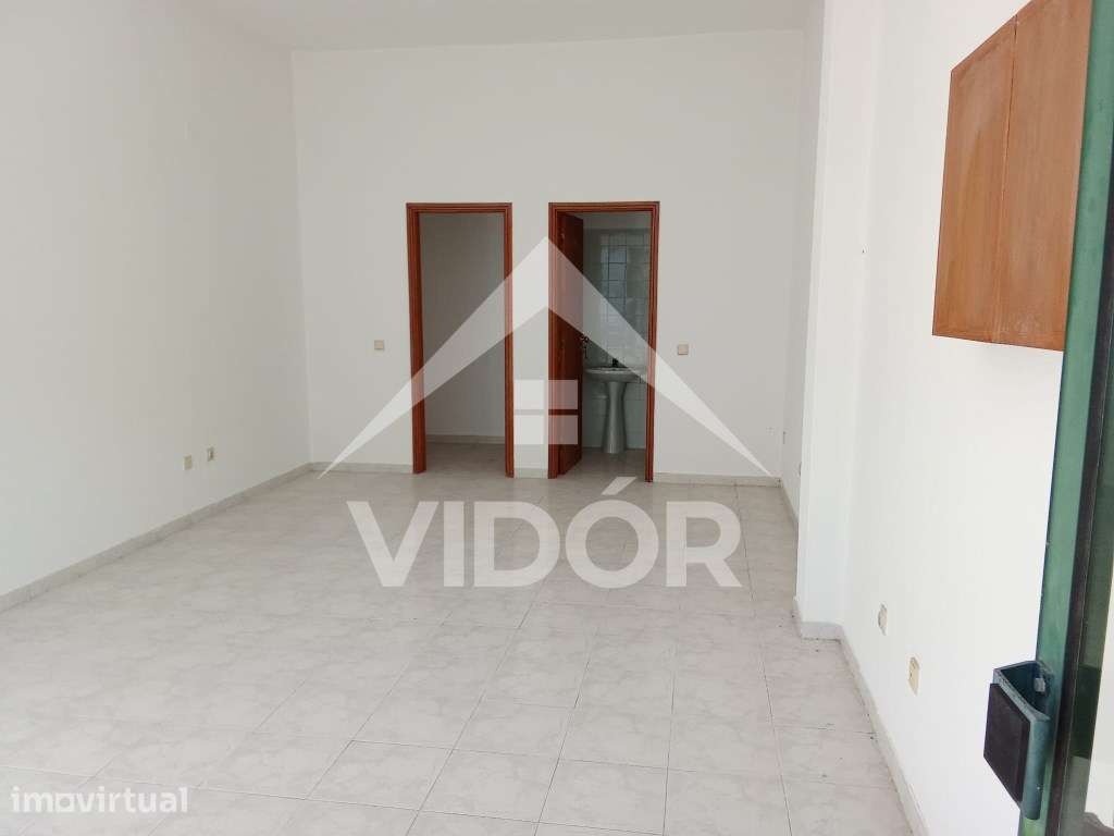 Loja com 38m2 no Mercado Municipal da Baixa da Banheira - Grande imagem: 2/6