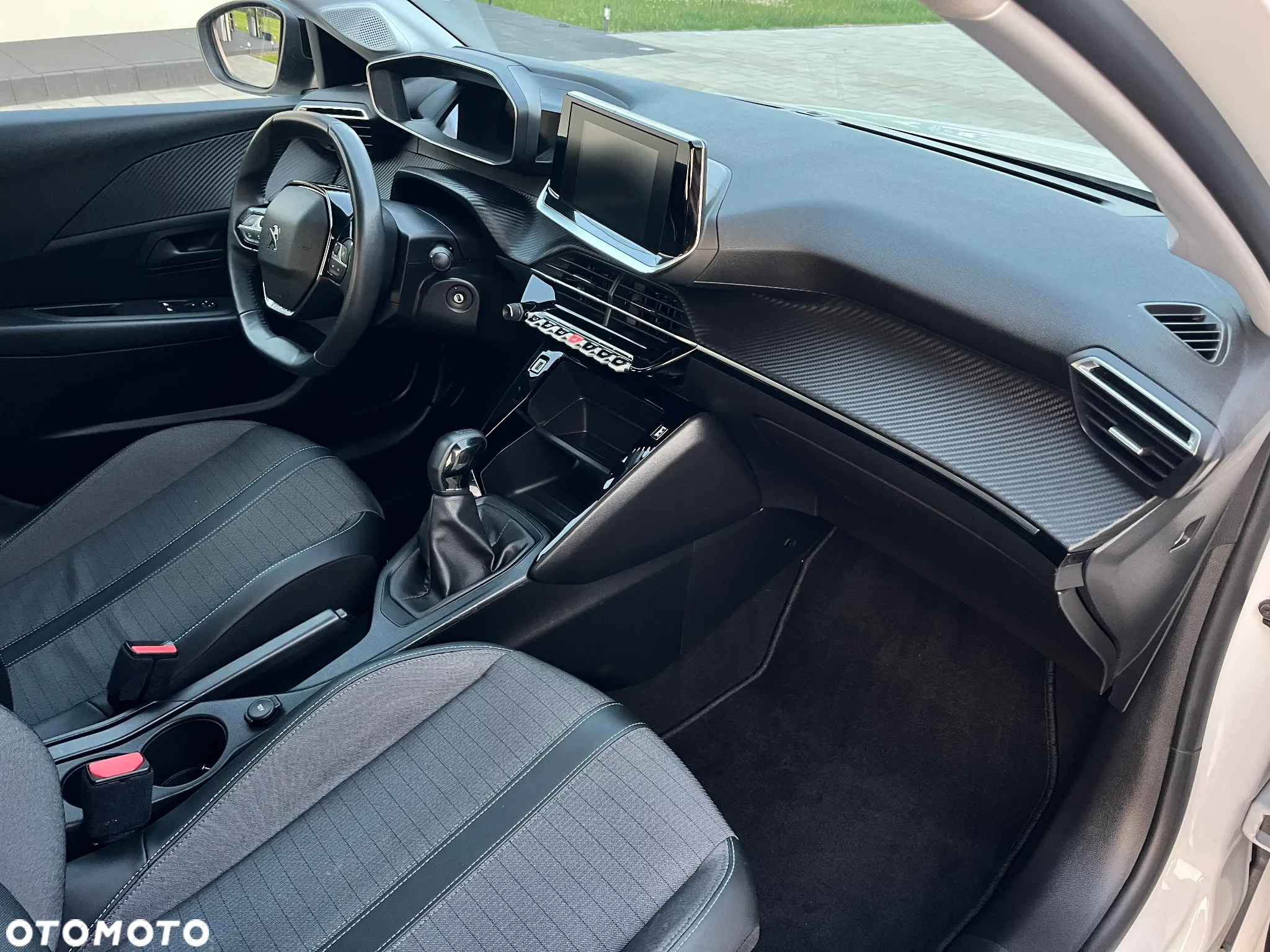 Peugeot 208 - 14