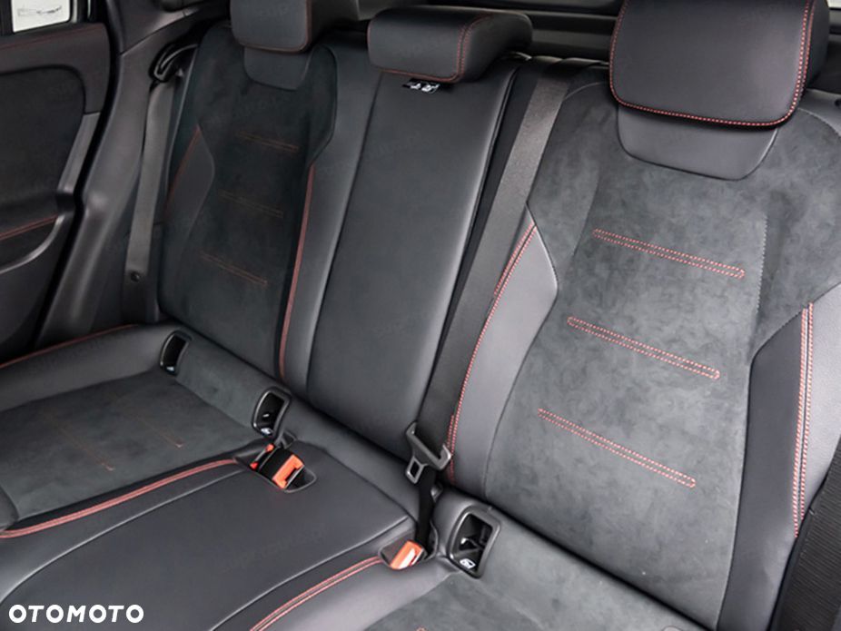 Mercedes-Benz GLA 200 AMG Line - 17