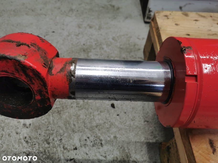 Manitou MLT 627 {Cylinder hydrauliczny unoszenia teleskopa} - 8