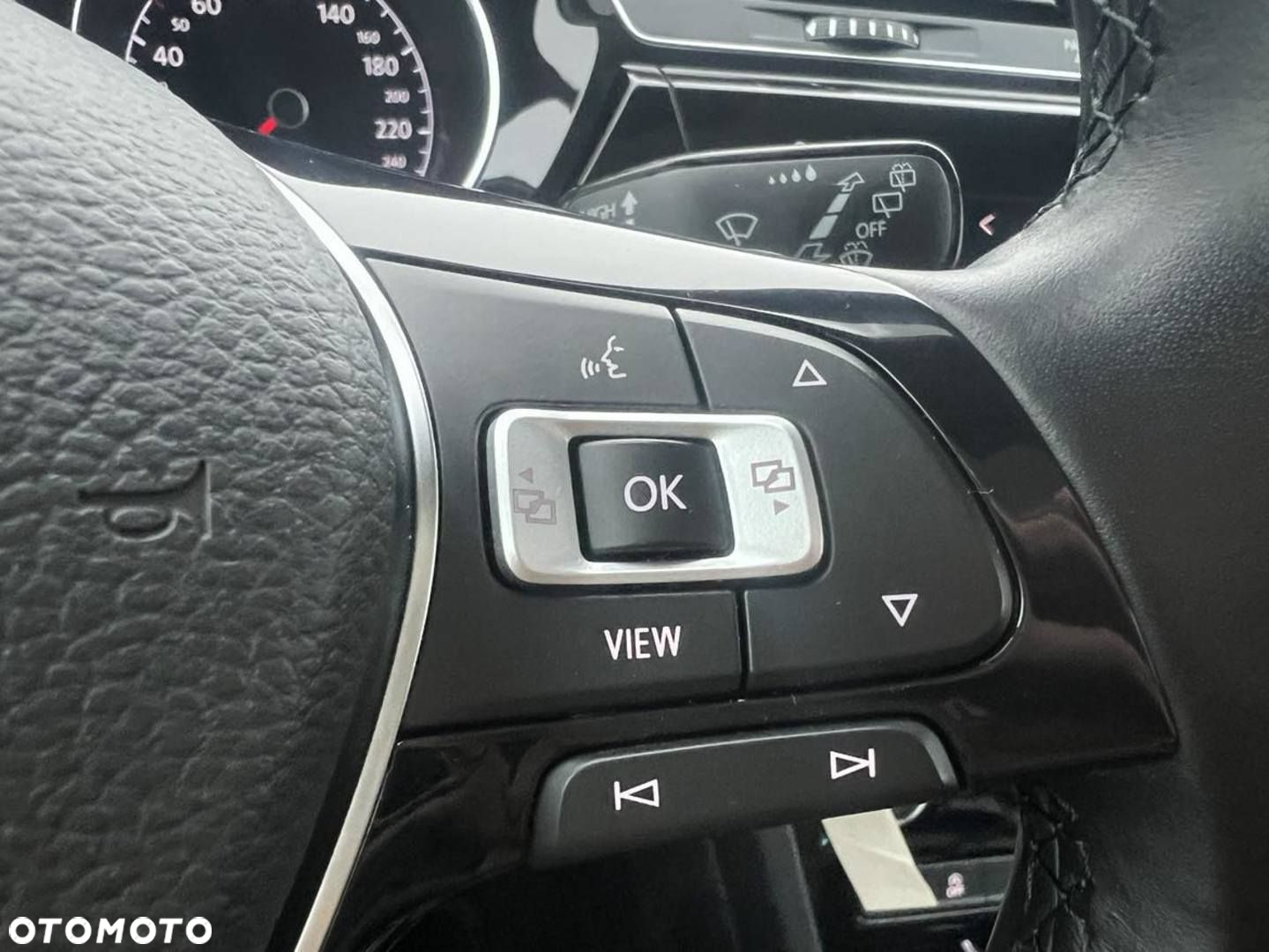 Volkswagen Touran - 17