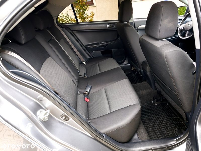 Mitsubishi Lancer - 32