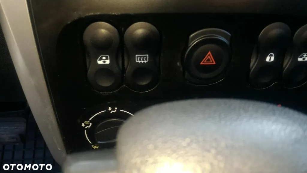 Nissan Almera - 27