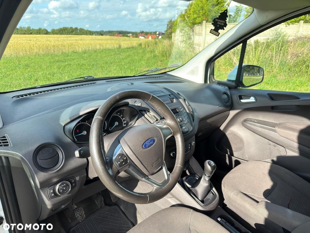 Ford Transit Courier - 10