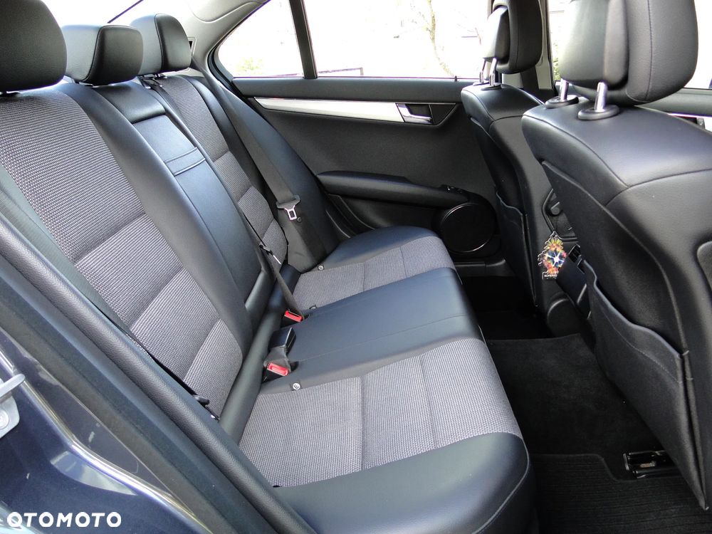 Mercedes-Benz Klasa C 180 CGI Automatik BlueEFFICIENCY Avantgarde - 17