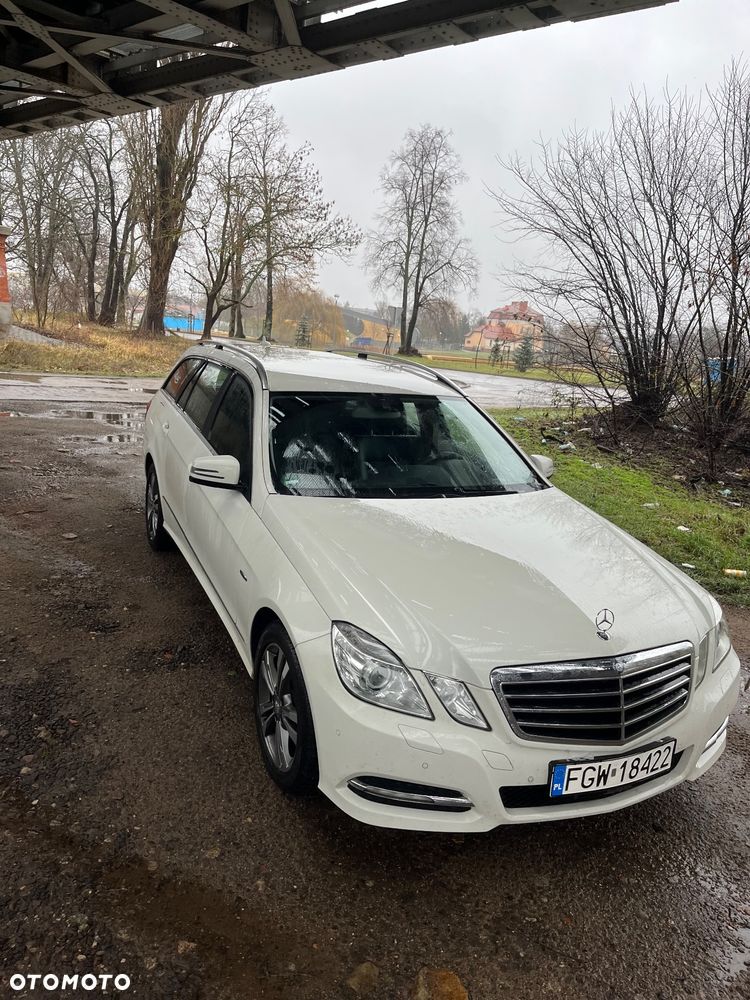 Mercedes-Benz Klasa E 200 CGI BlueEFFICIENCY Automatik - 3