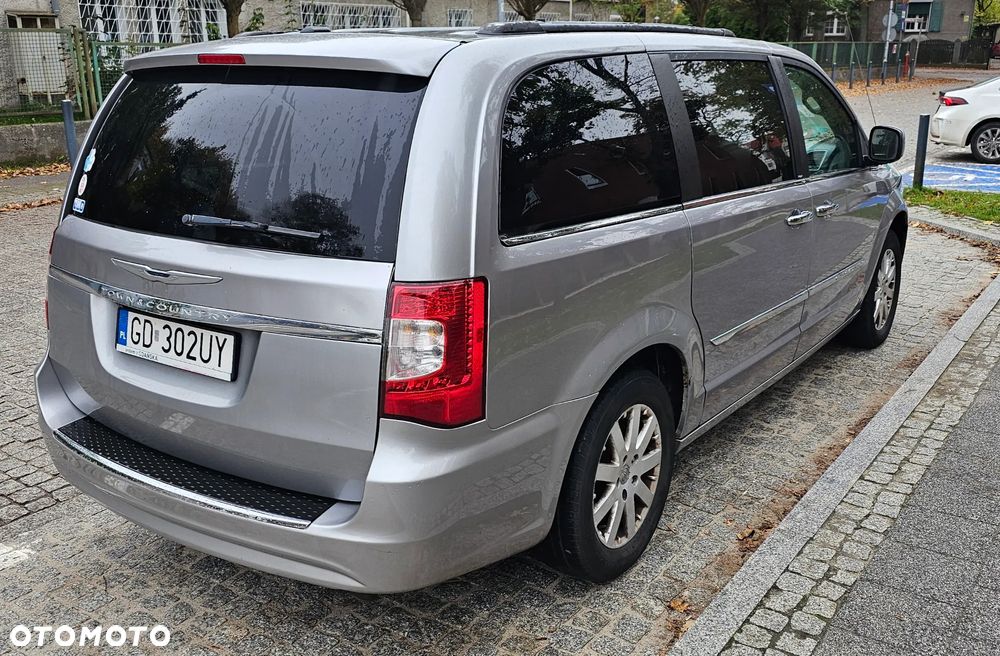 Chrysler Town & Country - 5