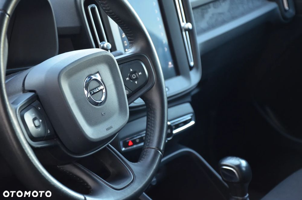 Volvo XC 40 T3 Momentum - 23