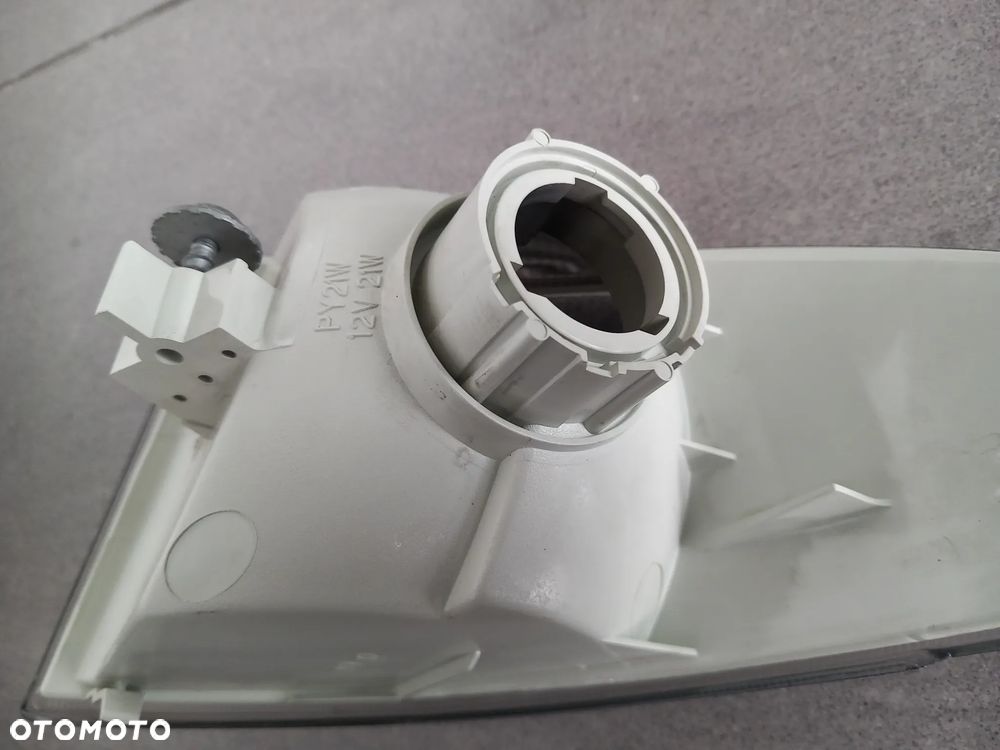 Lampa przednia - kierunkowskaz prawy Ford Mondeo 1992-1996 1059110 - 7