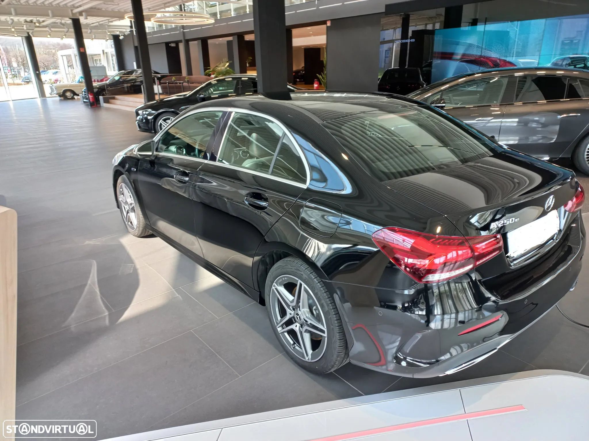 Mercedes-Benz A 250 Limousine e AMG Line - 1