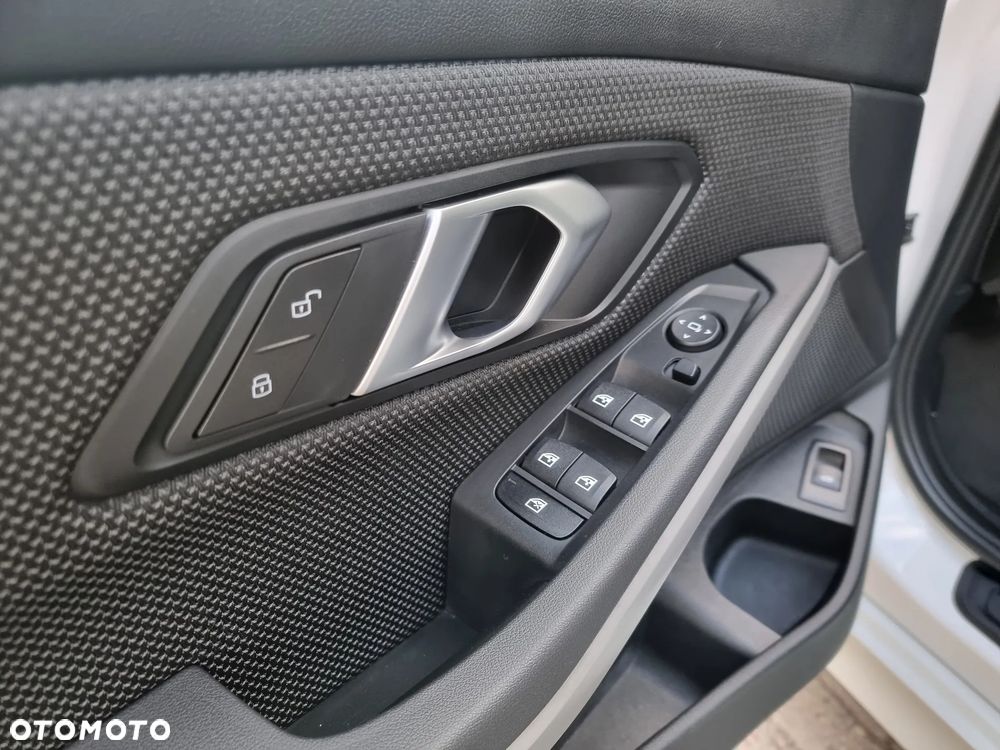 BMW Seria 3 320d Edition Luxury Line Purity - 25
