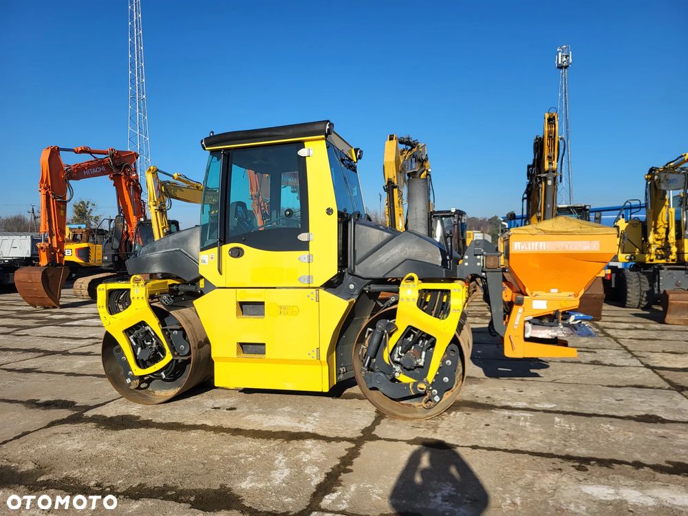 Bomag BW 154 AP 4 AM + rozsypywacz grysu z Niemiec - 2