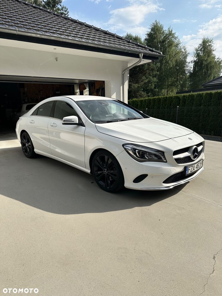 Mercedes-Benz CLA 180 7G-DCT Urban - 15