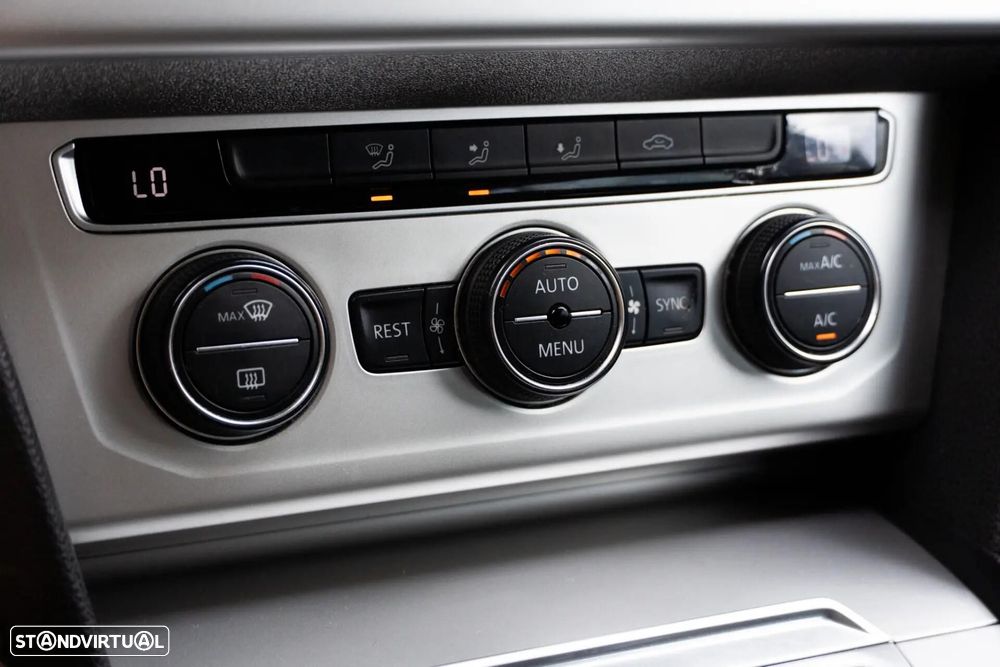 VW Passat Variant 1.6 TDI Confortline DSG - 19