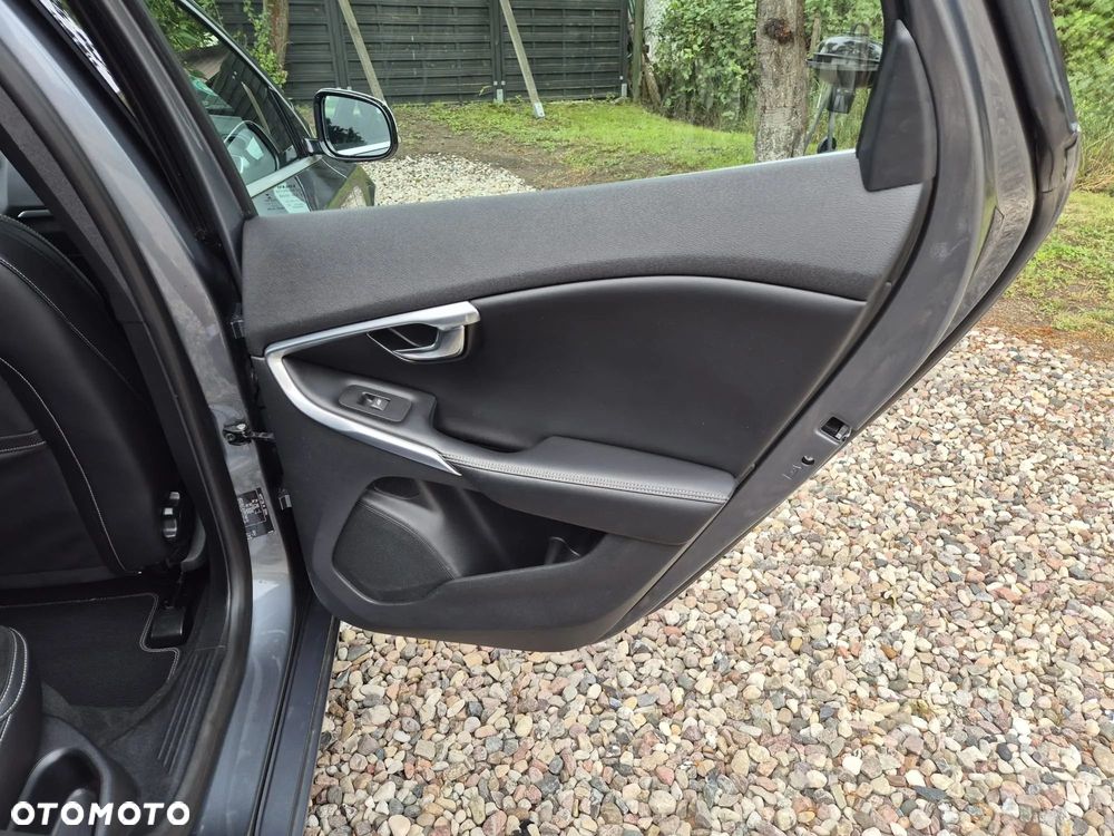 Volvo V40 D4 RDesign - 2