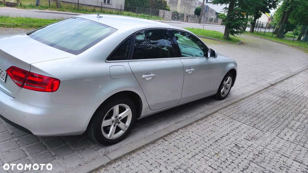 Audi A4 Limousine - 5