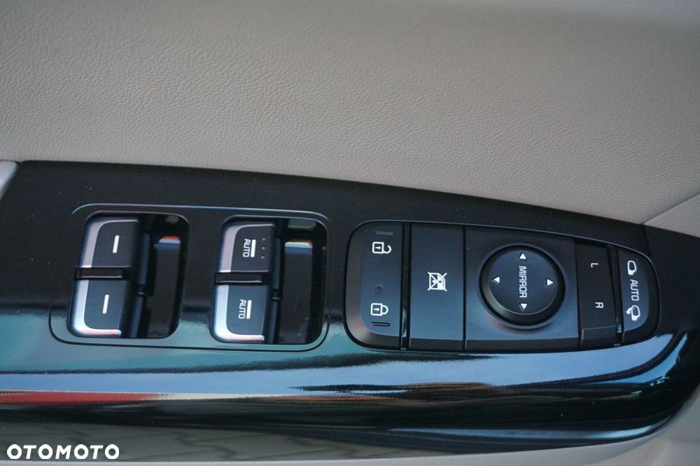 Kia Sportage 2,0 CRDI AWD Platinum - 11