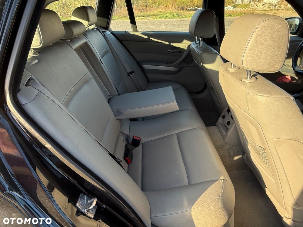 BMW Seria 3 320d xDrive - 13
