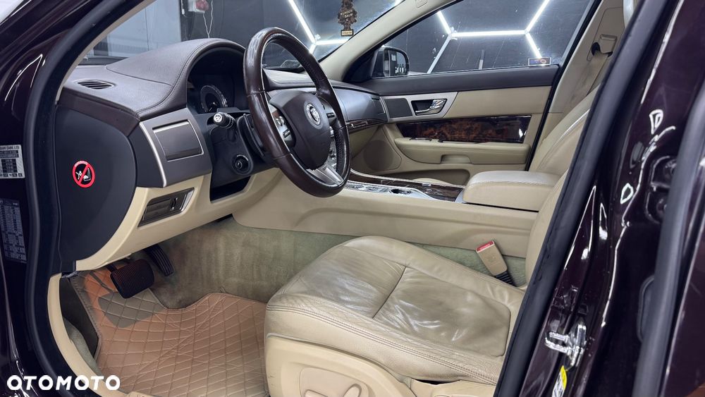 Jaguar XF 3.0 V6 D Premium Luxury - 8