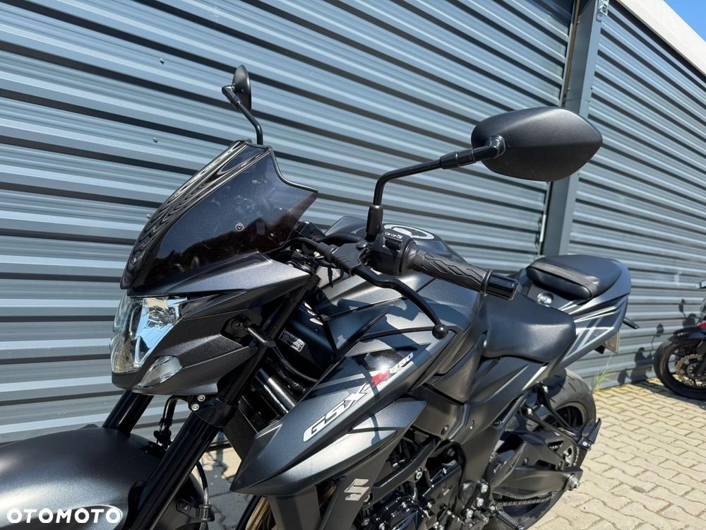 Suzuki GSX - 15