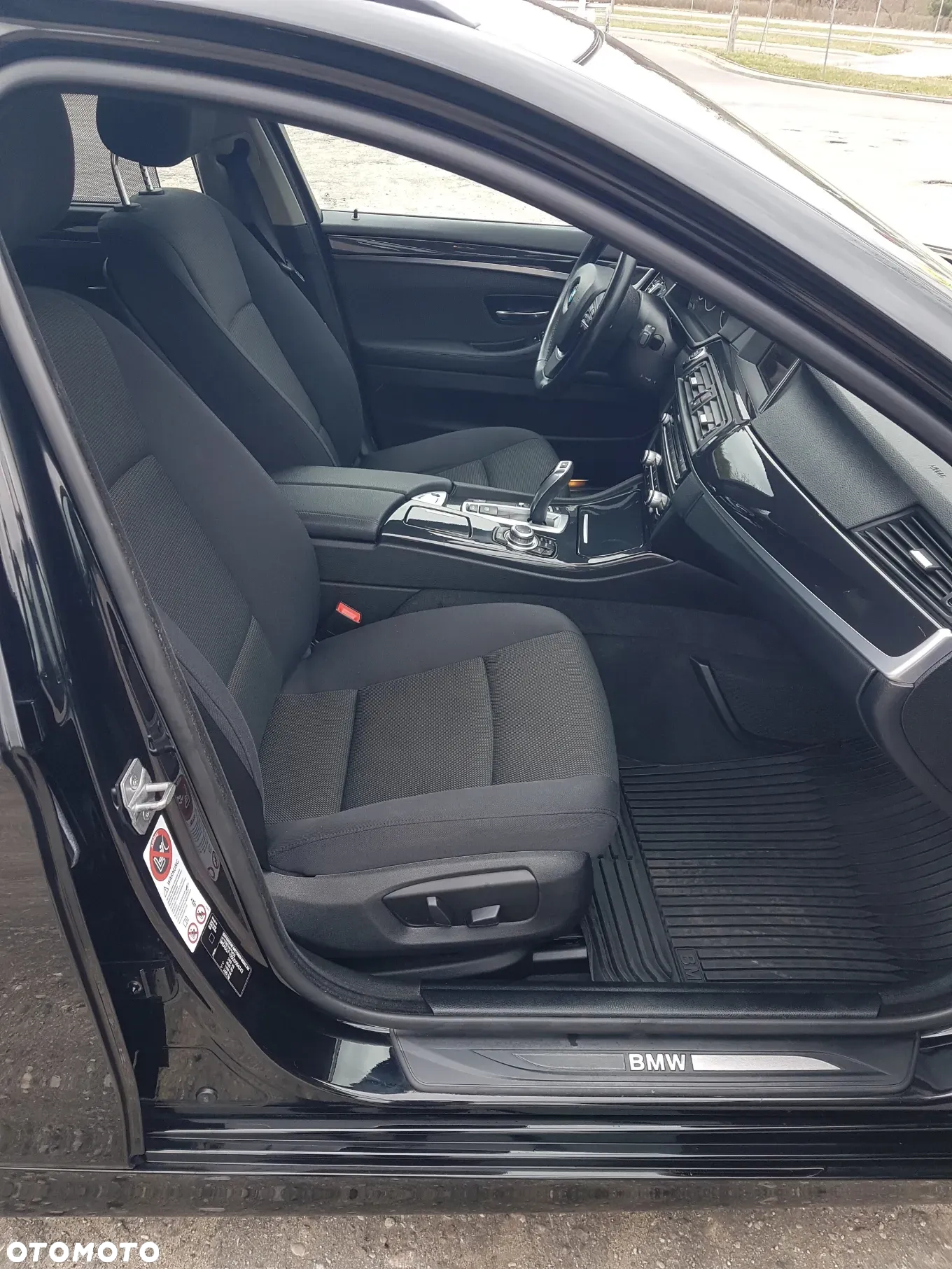 BMW Seria 5 528i xDrive - 9