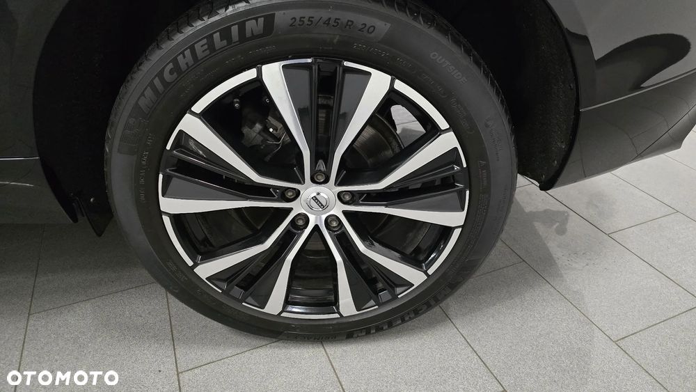 Volvo XC 60 B5 D AWD Ultimate Dark - 13