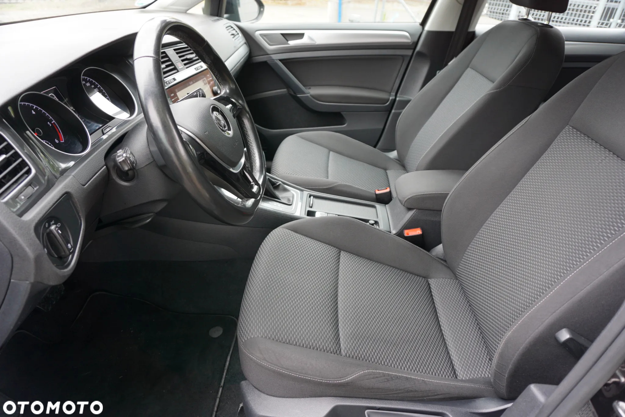 Volkswagen Golf Variant 1.6 TDI SCR DSG Trendline - 8
