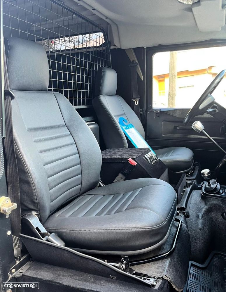 Land Rover Defender - 47