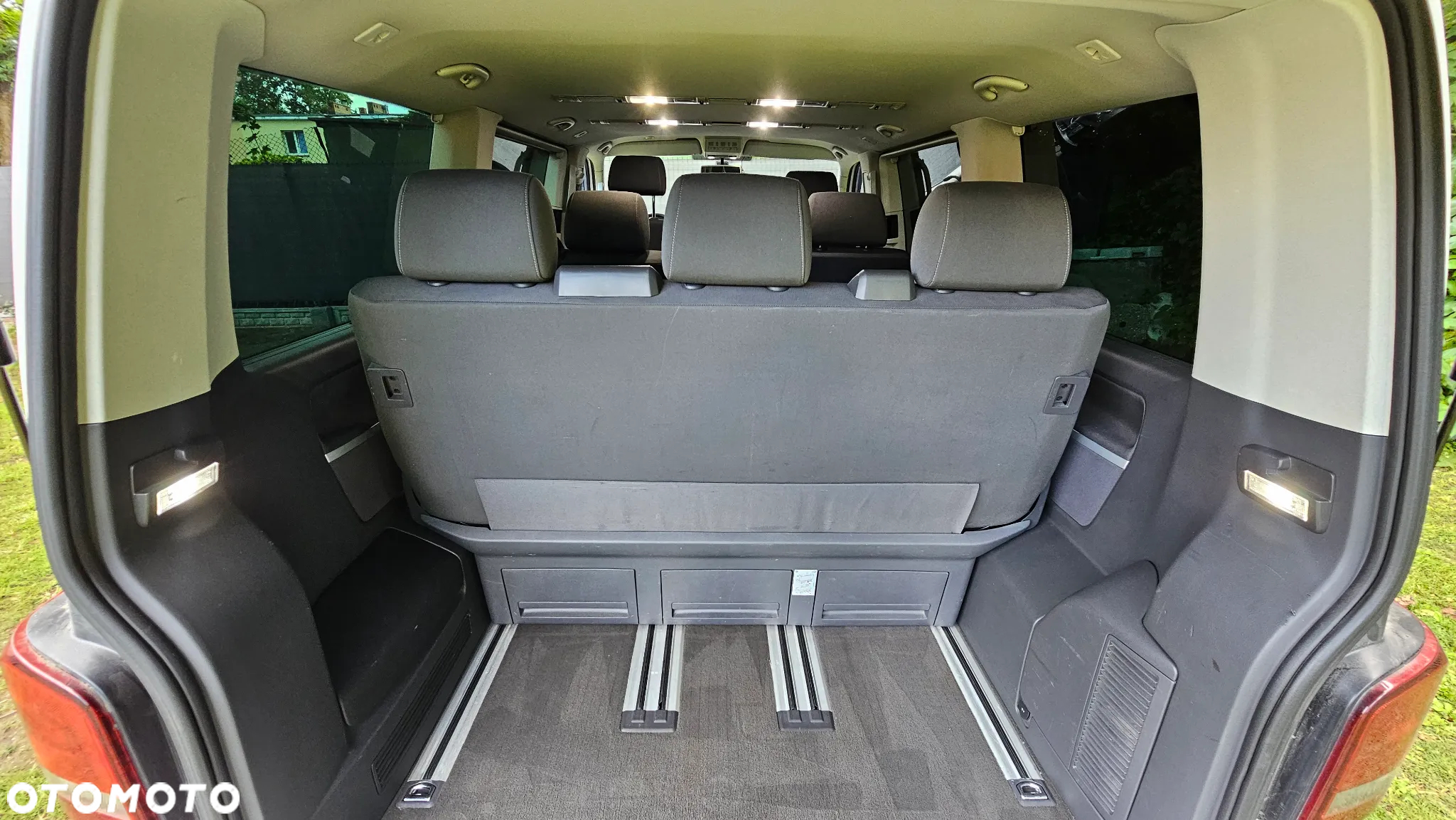 Volkswagen Multivan - 9