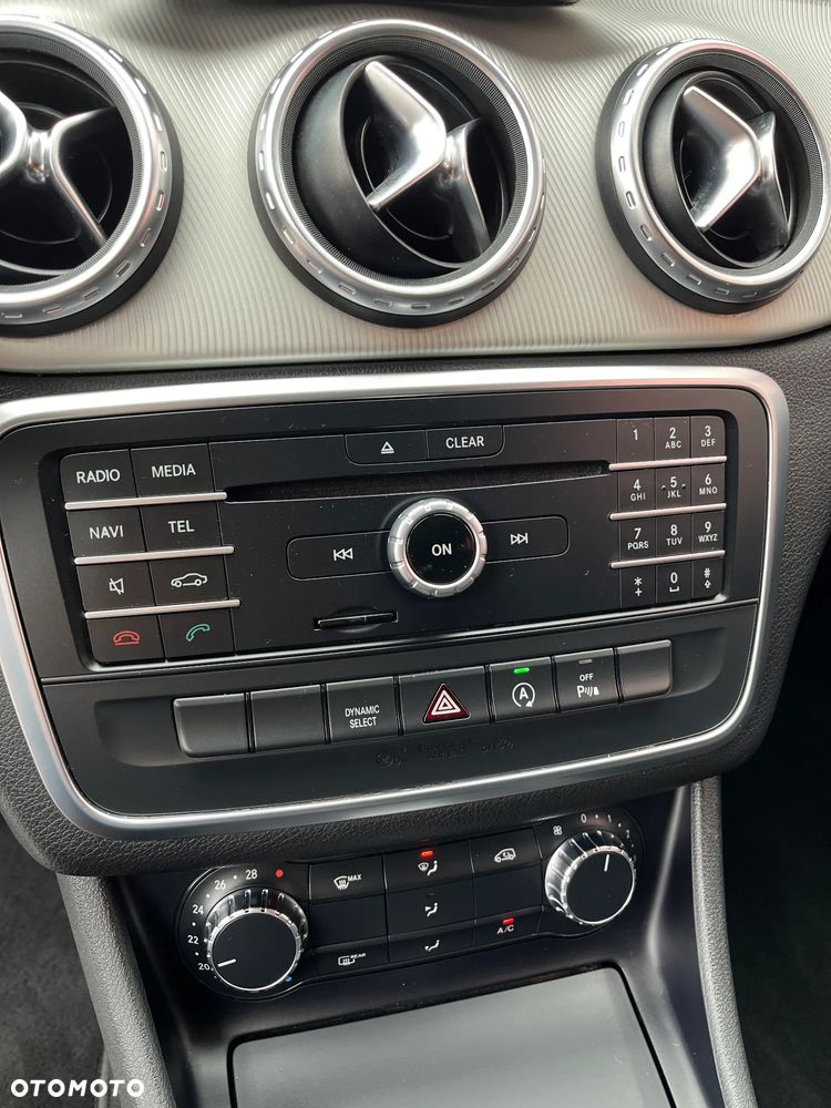Mercedes-Benz GLA 200 7G-DCT UrbanStyle Edition - 11