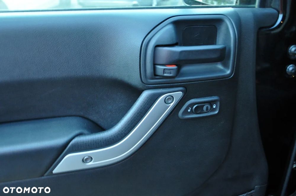 Jeep Wrangler 3.6 Unlim Sahara - 21