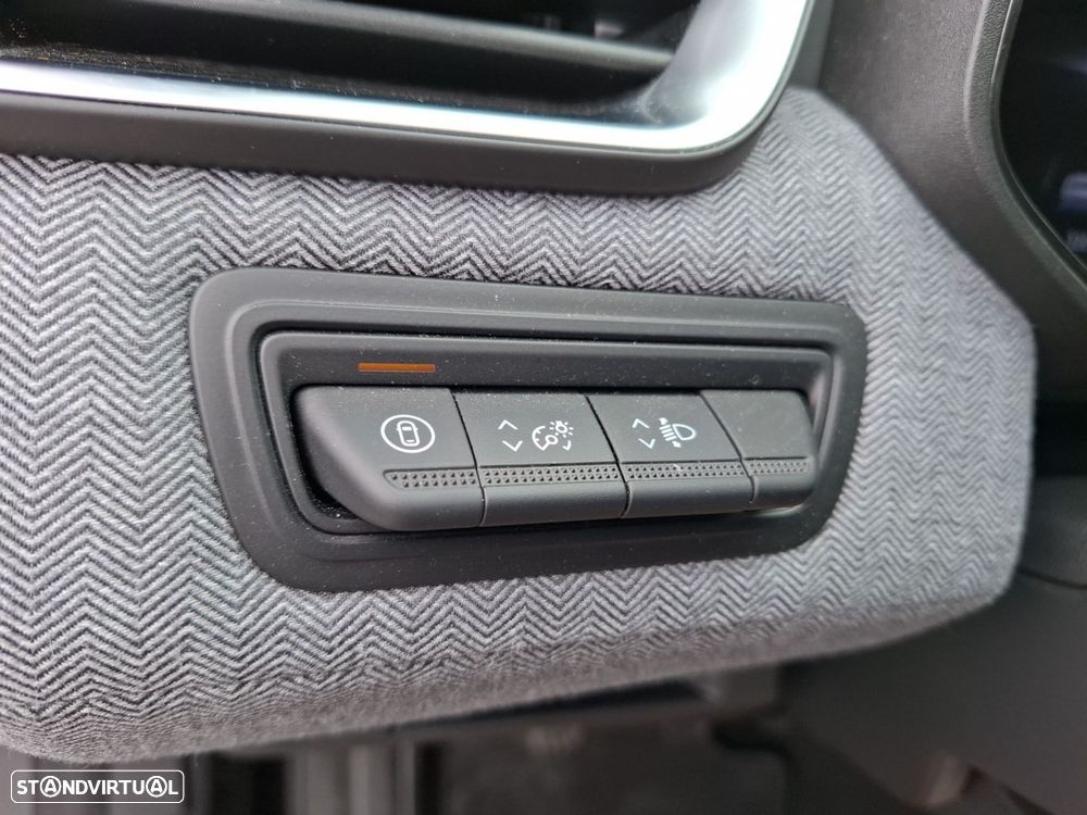 Renault Clio 1.0 TCe Techno Bi-Fuel - 24