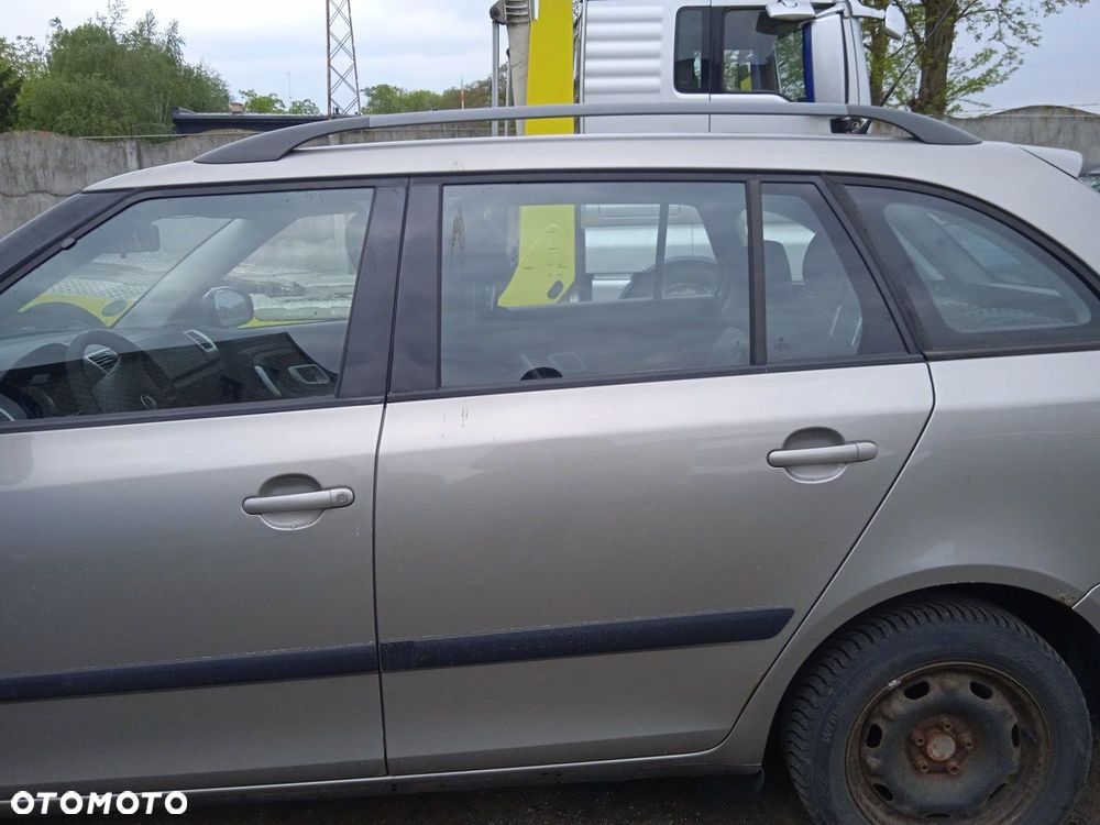 Drzwi Lewe Prawe Przednie Tylne Skoda Fabia II Kombi 9202 - 2