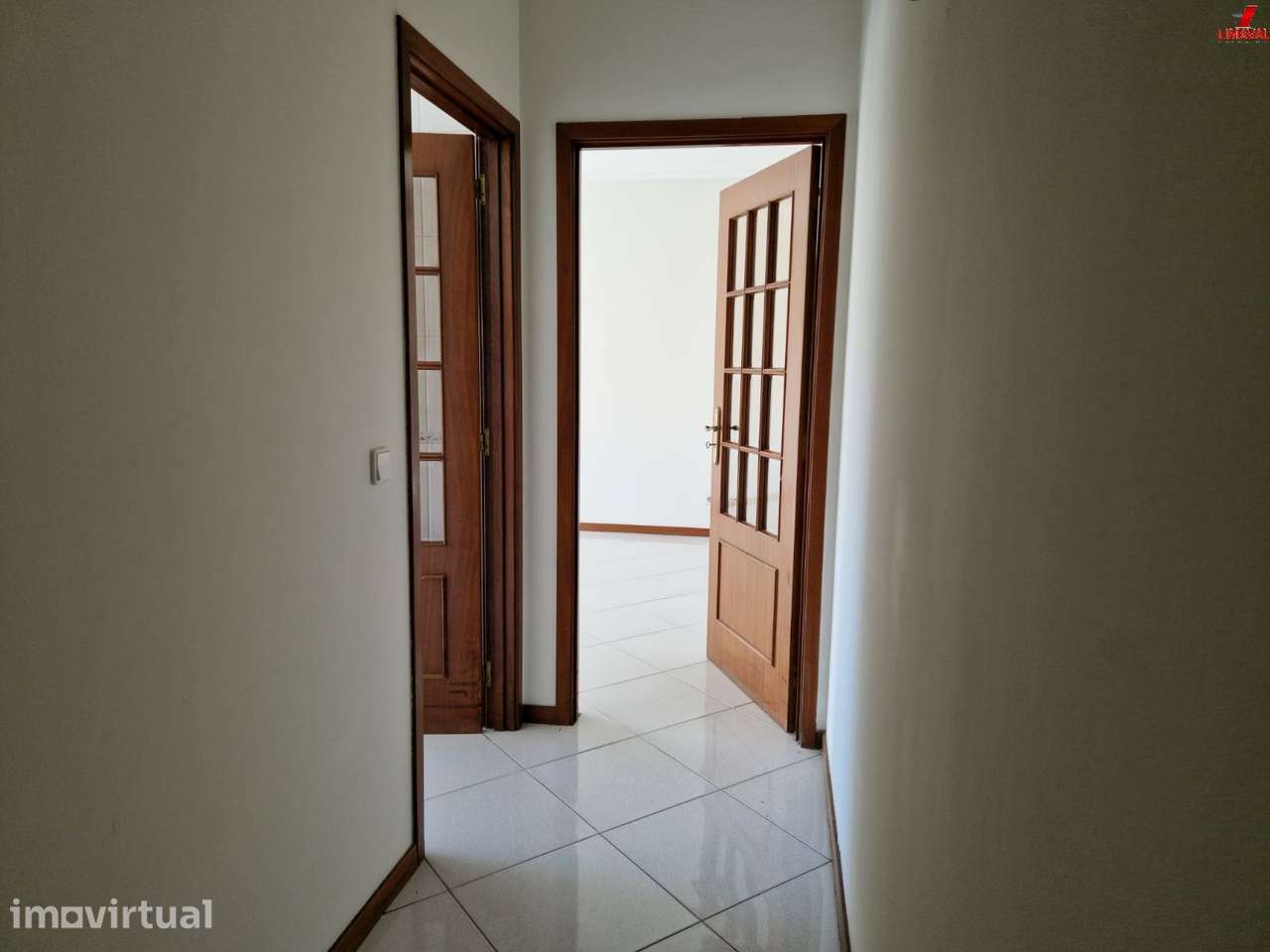 T2 Nogueiró com Eletrodomésticos e Lugar de Garagem - Grande imagem: 4/17
