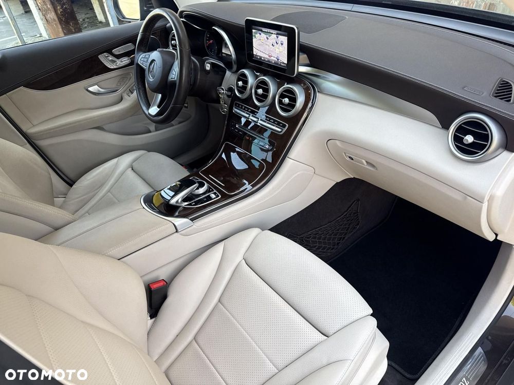 Mercedes-Benz GLC - 21