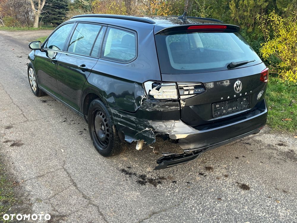 Volkswagen Passat Variant 1.6 TDI SCR DSG Conceptline - 4