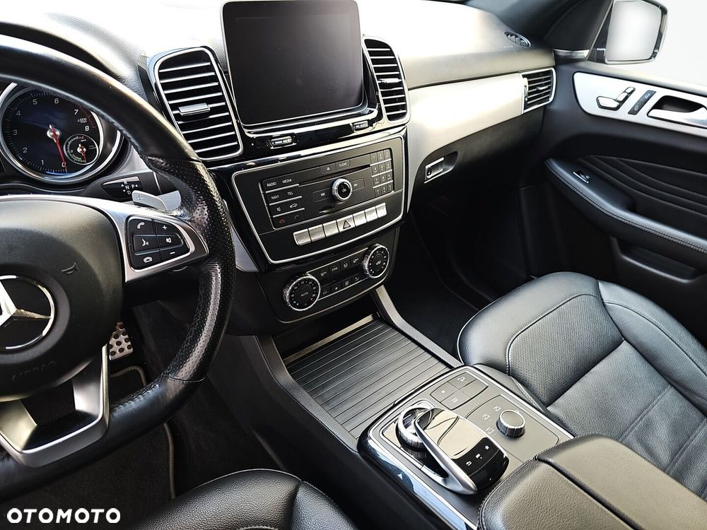 Mercedes-Benz GLE - 23