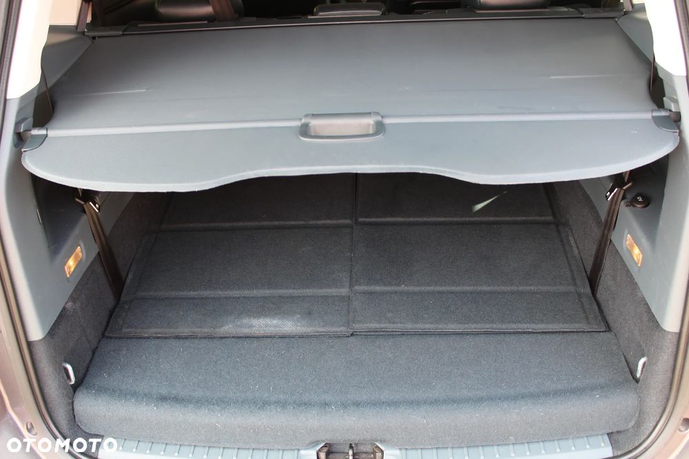 Ford Grand C-MAX - 30