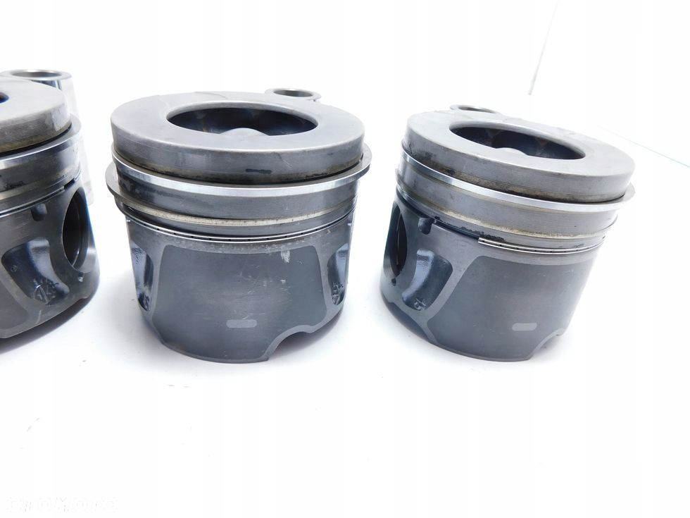 Tłok tłoki 2.0 HDI TDCI EURO5 Ford Peugeot Citroen C5 III S-Max Galaxy 508 - 8