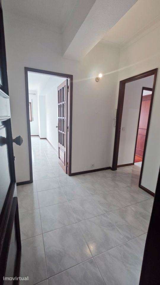 T2+1 / Equipado/ Lugar Garagem / Av. Republica / Centro / Gaia - Grande imagem: 4/15