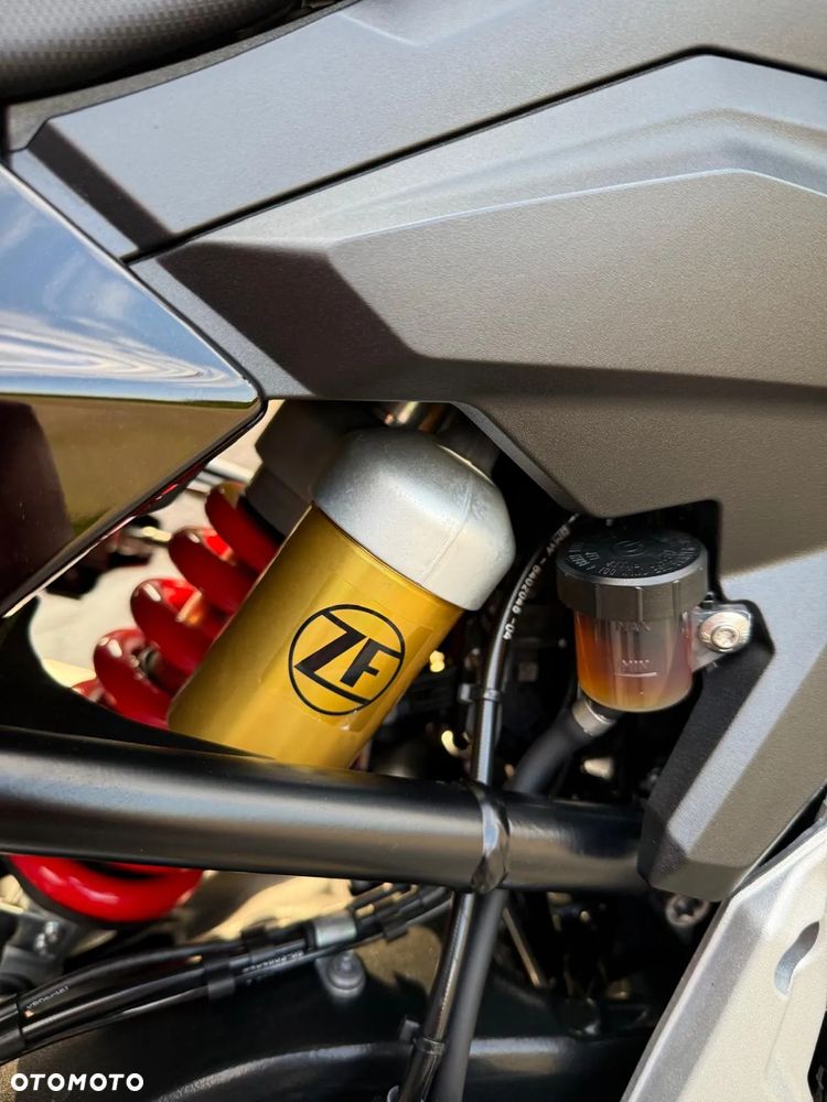 BMW F - 25